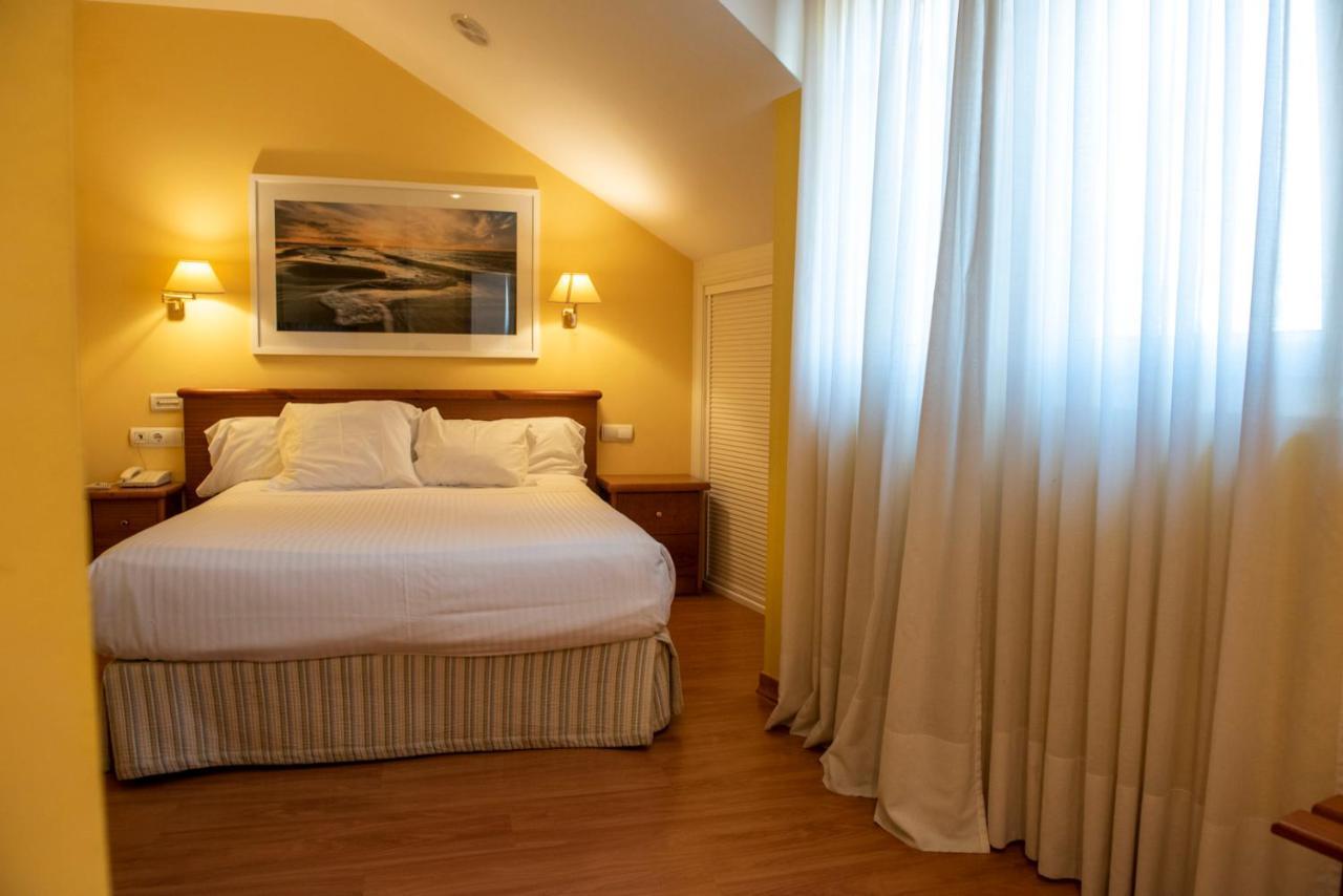 Hotel Faro De San Vicente ซาน บีเซนเต เด ลา บาร์เกรา ภายนอก รูปภาพ