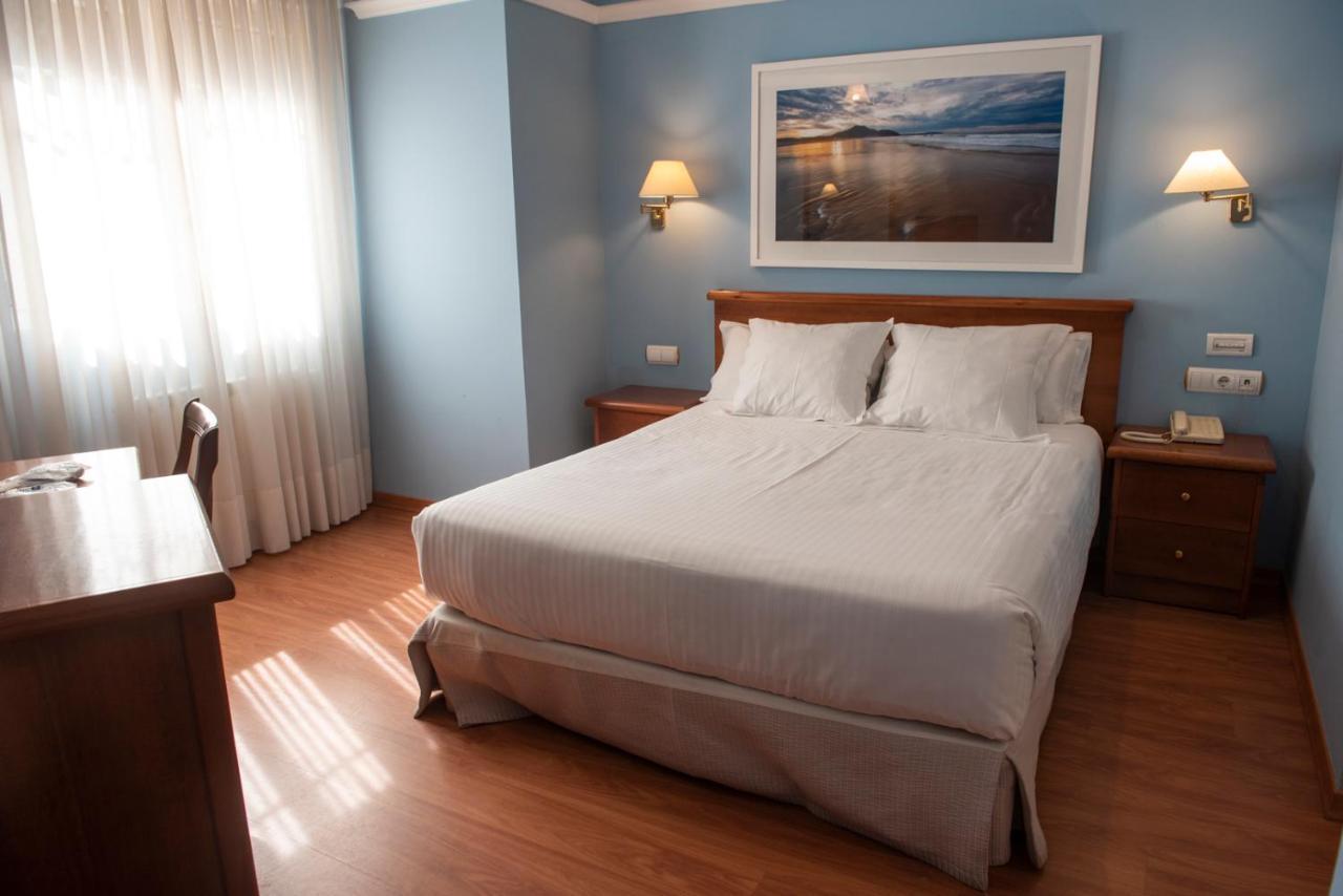 Hotel Faro De San Vicente ซาน บีเซนเต เด ลา บาร์เกรา ภายนอก รูปภาพ