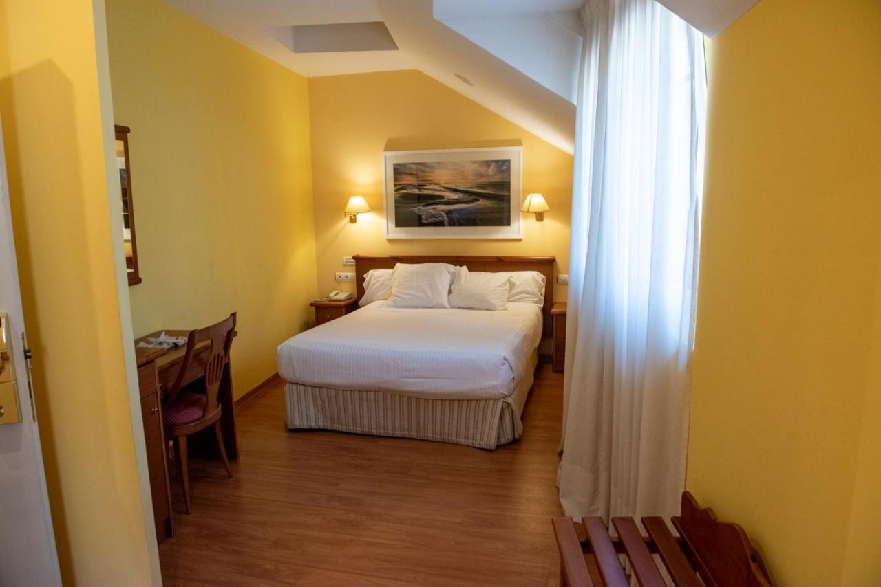 Hotel Faro De San Vicente ซาน บีเซนเต เด ลา บาร์เกรา ภายนอก รูปภาพ