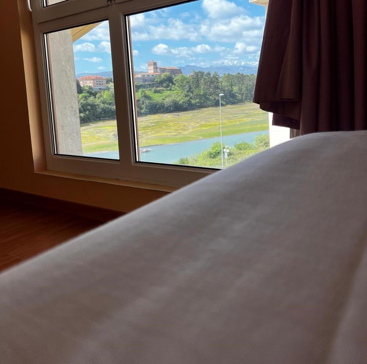 Hotel Faro De San Vicente ซาน บีเซนเต เด ลา บาร์เกรา ภายนอก รูปภาพ